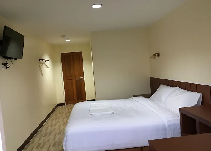 Baan Wanchart Hostel *
