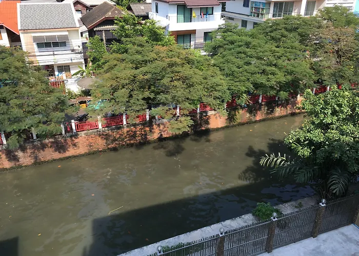Baan Wanchart ホステル *